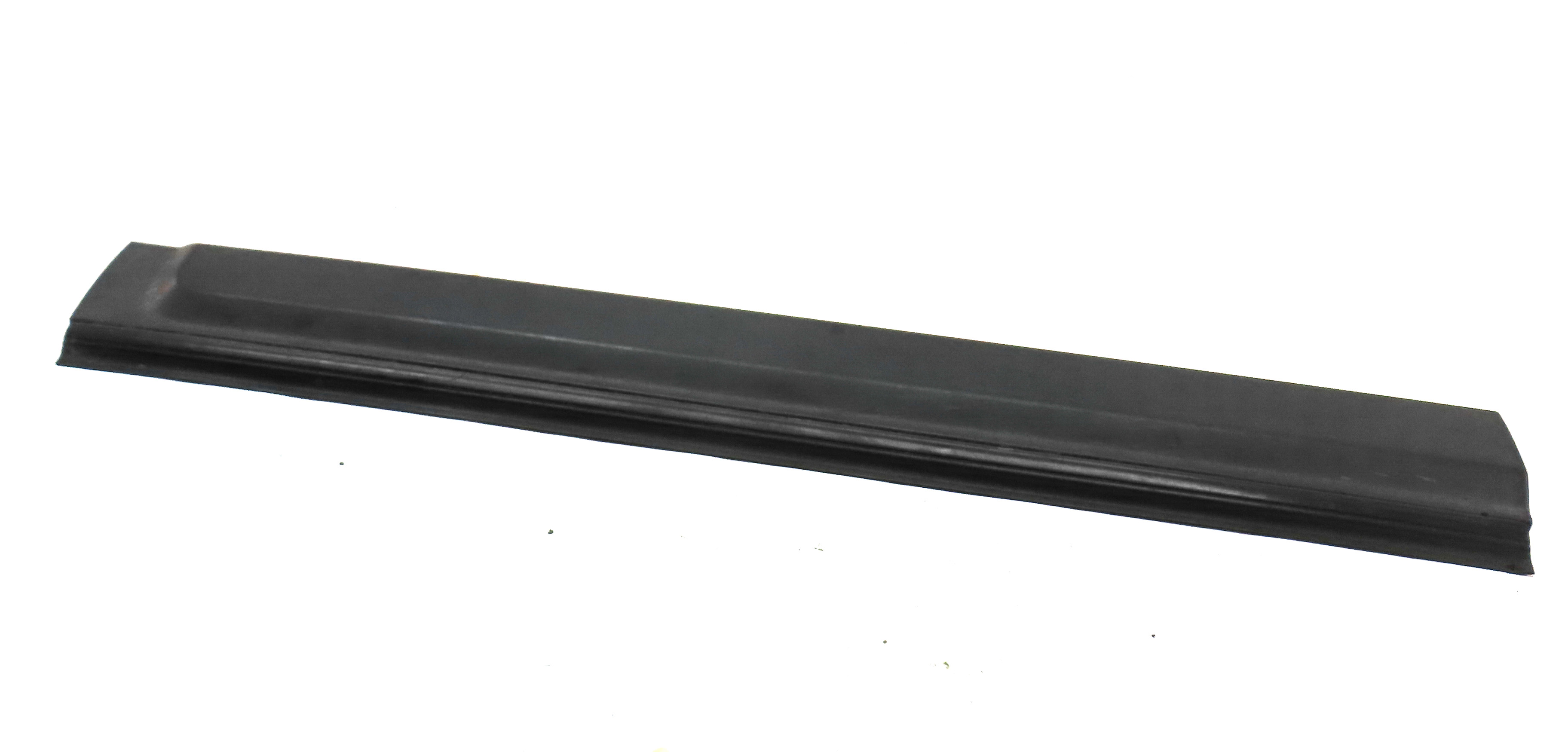 2010 LAND ROVER LR4 (L319) FRONT LEFT DRIVER LOWER DOOR TRIM MOULDING (BLACK) — exact item pictured